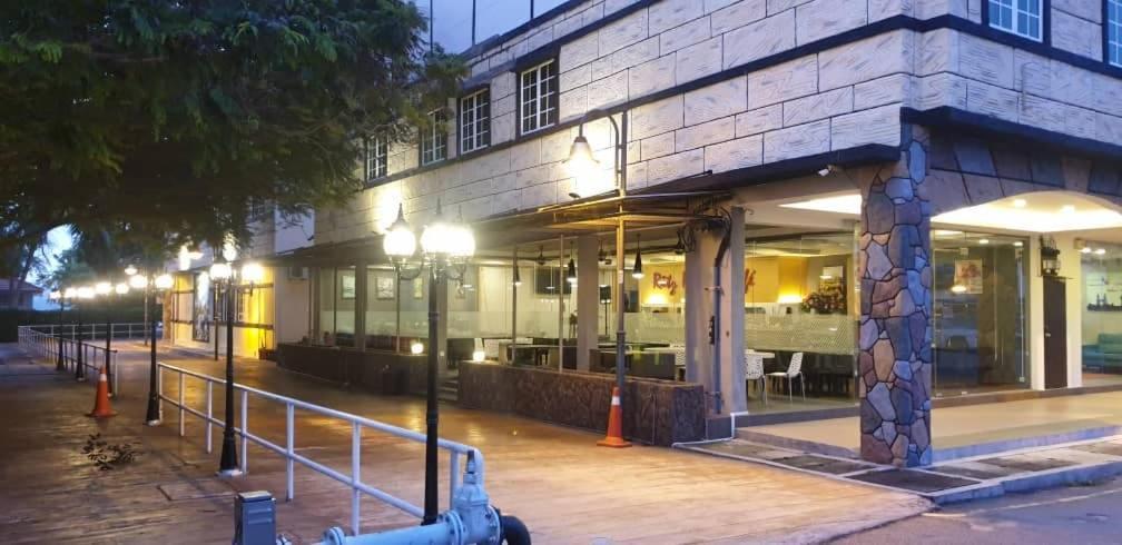Lumut Suites Exterior foto